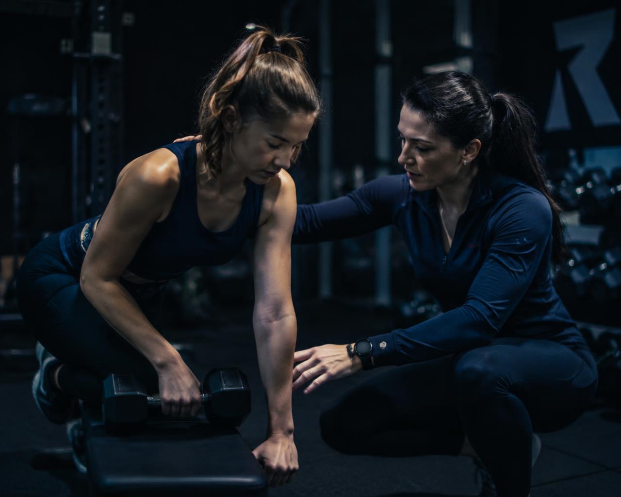 1-on-1 coaching: Coach Renée cueing pull-down technique rep by rep.
